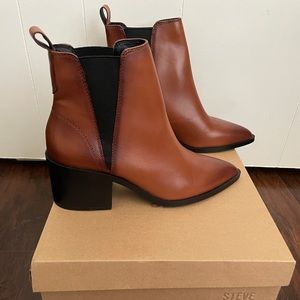 Steve Madden Audience Cognac Chelsea boots